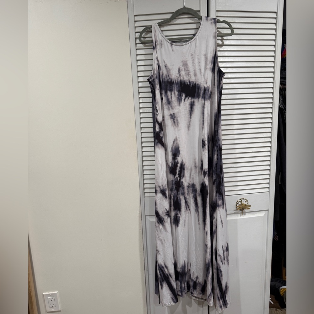 NWOT Sleeveless Black gray & White Tie-Dye Maxi Tank Dress